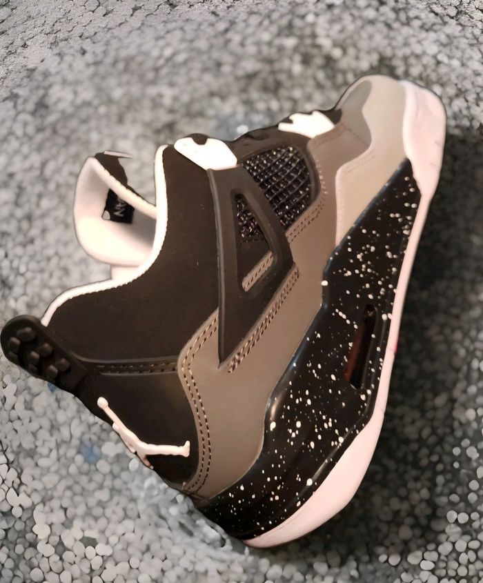 Black friday Jordan 4 rétro   taille 42 neuve avec étiquettes 🏷 - photo numéro 8