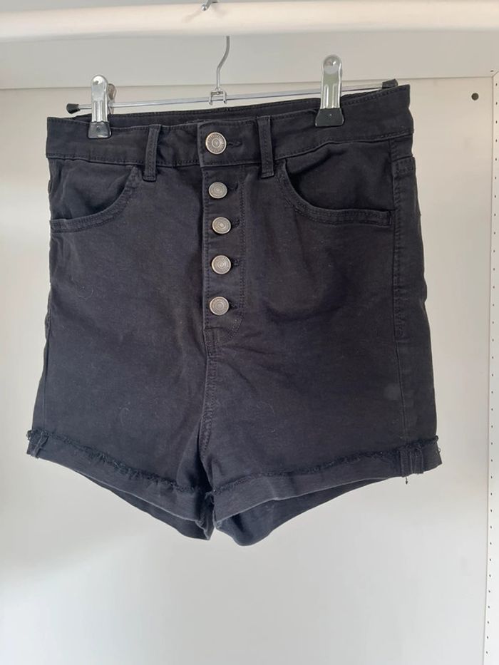 Short noir taille haute