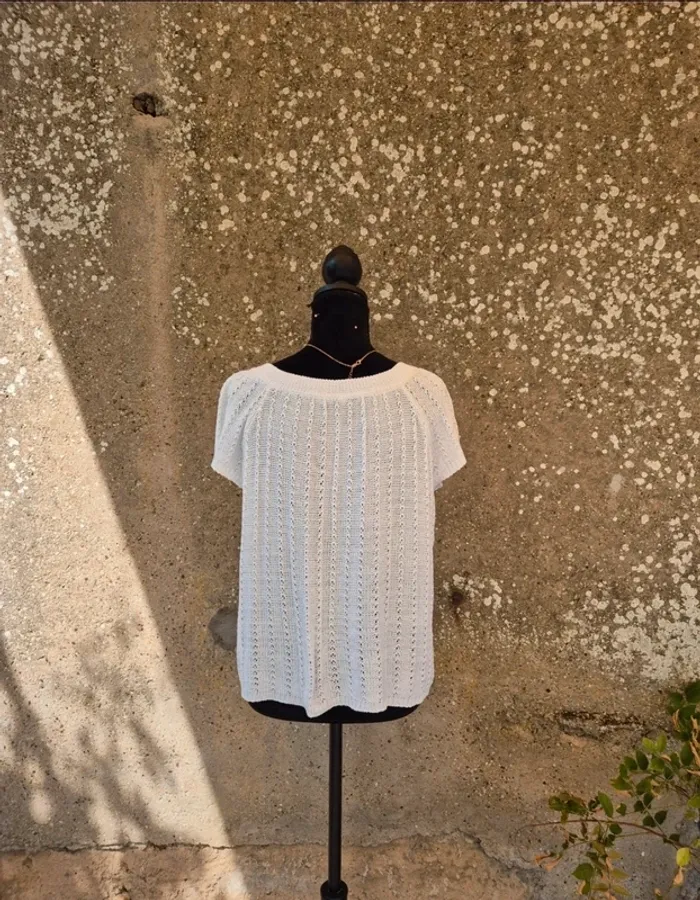 Top en mailles blanc T.40/42 - photo numéro 2