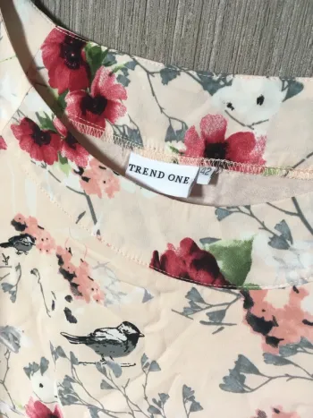 Très belle tunique à fleurs