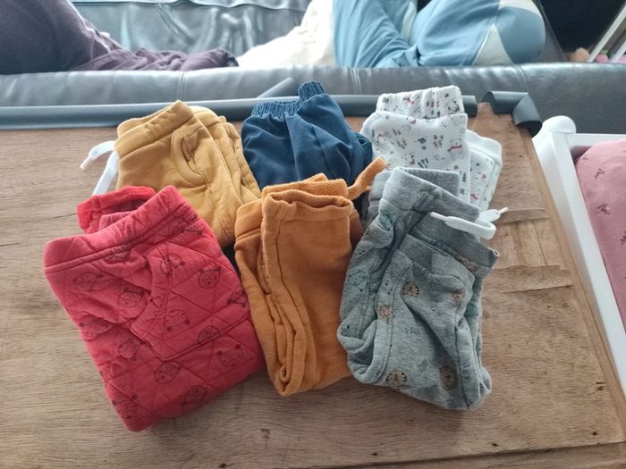 Lot de pantalons type sweat 12 mois