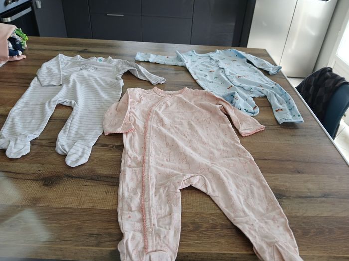 Lot 3 pyjamas 9 mois - photo numéro 2