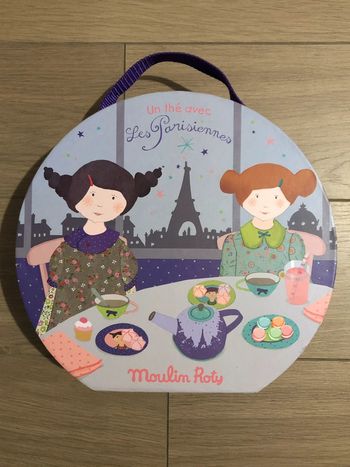 Valise à thé miniature 14 pièces en métal Les Parisiennes Moulin Roty