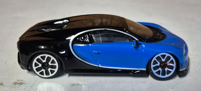 Bburago Bugatti Chiron – 1/43 – miniature voiture – bleu/noir – supercar – collection - photo numéro 3