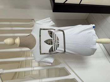 T-Shirt Adidas crème et logo kaki façon militaire
