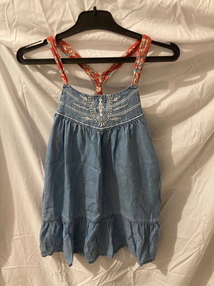 Robe IKKS fille 4 ans – jean brodé, bretelles fleuries croisée – superbe ! ✨ - photo numéro 4