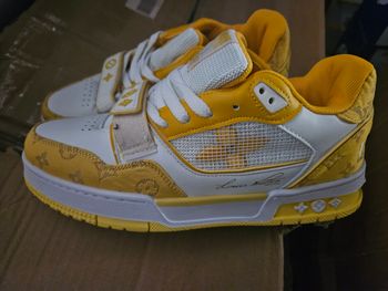 Basket chaussure  taille 41 neuve jaune