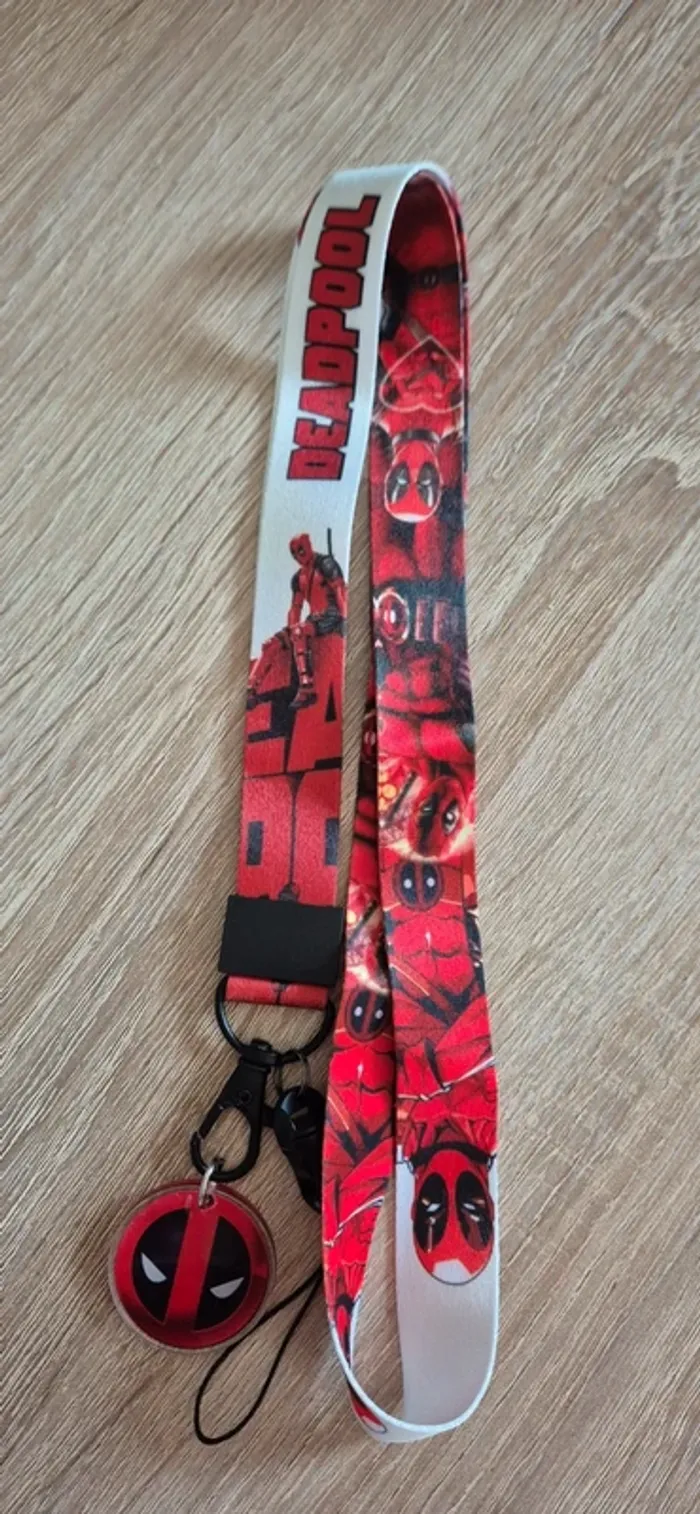 Porte carte d'identité DeadPool avec lanière fantaisie. - photo numéro 3