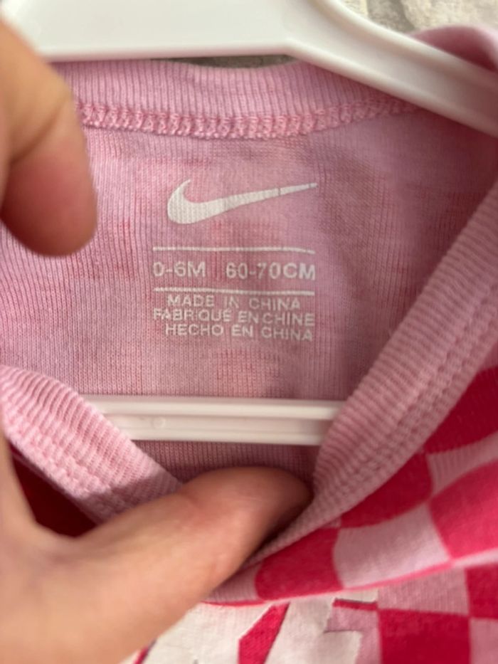 Body Nike taille 6 mois - photo numéro 2