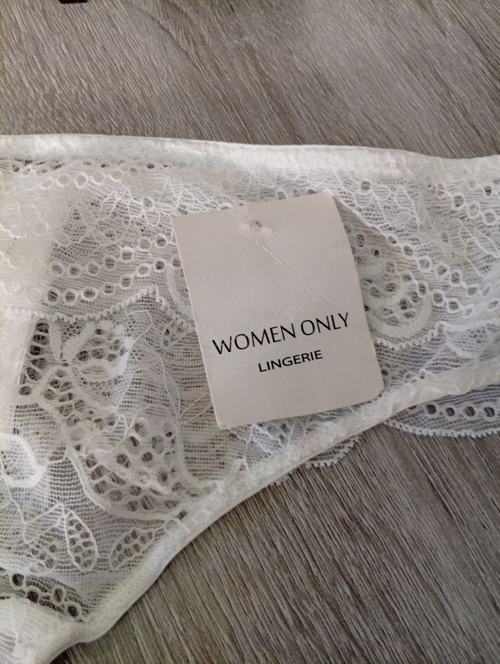 Jolie culotte string dentelle - photo numéro 3