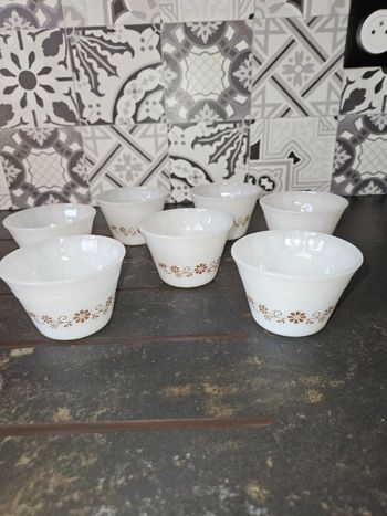 Ramequins en opaline vintage