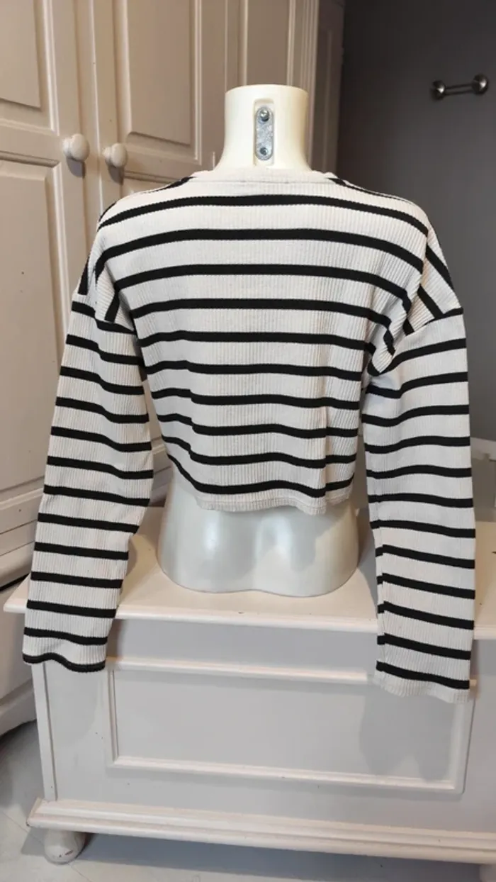 Pull court rayé noir et blanc T38 - Pull&bear - photo numéro 3