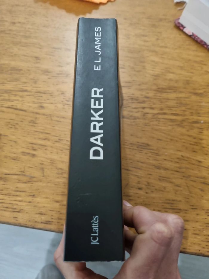 Darker - photo numéro 3