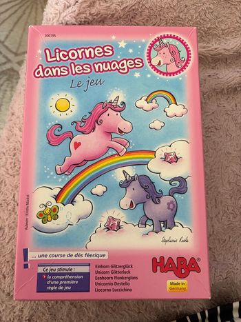 Jeu licorne dans les nuages 