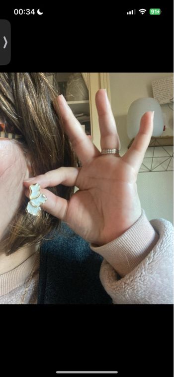 Boucles d’oreilles NEUVES pour femme couleur blanc