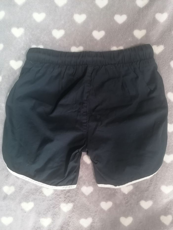 Short garçon 💙🤍❤️ Kiabi 9 ans - photo numéro 3