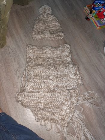 Ensemble bonnet echarpe c&a