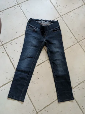 Magnifique jean bleu de grossesse Maternité taille 44