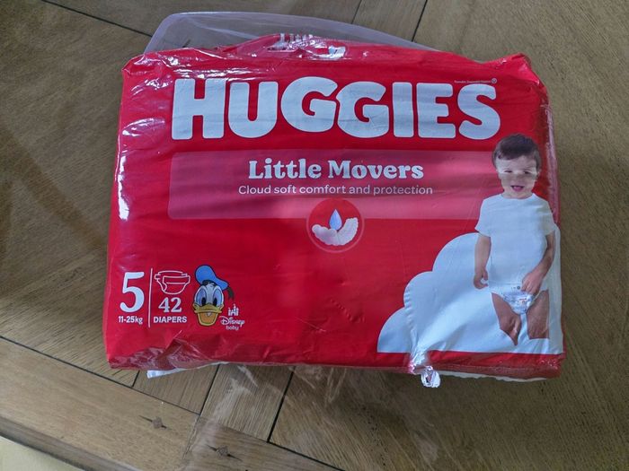 35 couches Huggies taille 5