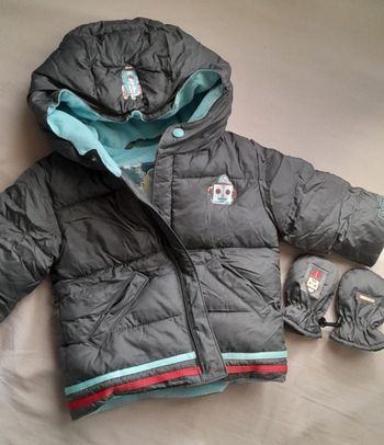 Doudoune avec sa paire de gants 6-9 mois