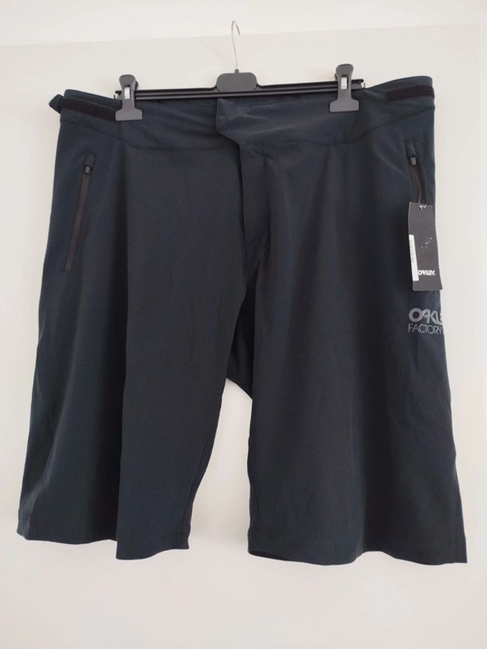 Short Oakley T 50 (us40)