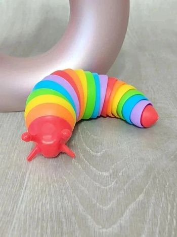 Limace articulée arc-en-ciel