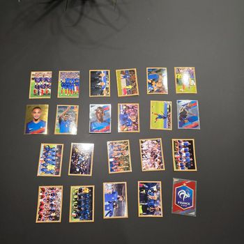 Lot de 21 cartes de football