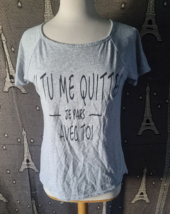 T-shirt gris avec écriture taille 42-44