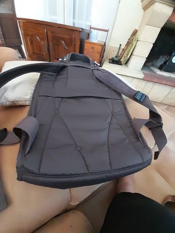 Sac à dos marron et violet
