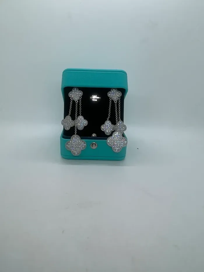 Boucles d’oreilles pendantes trèfles argentées - photo numéro 7