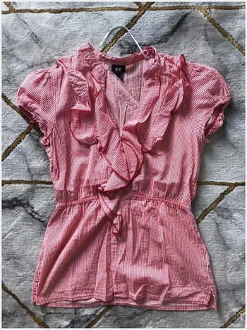 Blouse à volant rouge et blanc