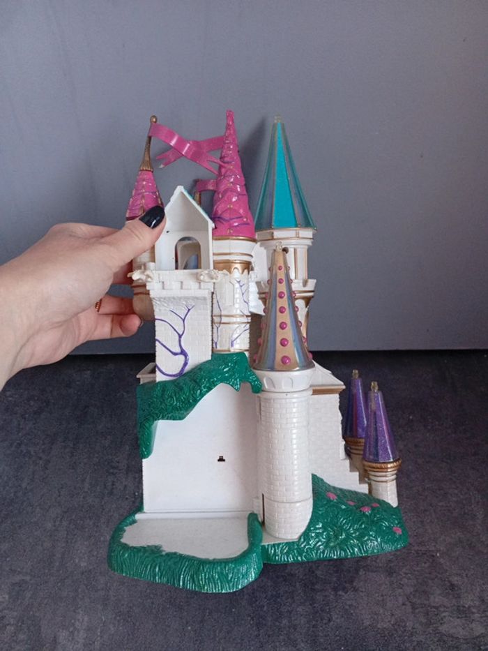 Château La belle et la bete Disney - photo numéro 4