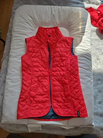 Blouson sans manche très leger taille 6 ans