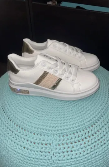 Baskets blanches femme neuves strass & détails dorés - Taille 36