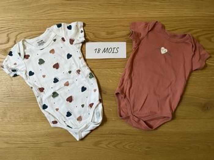 Lot 2 bodies / body manches courtes fille 18mois Kiabi