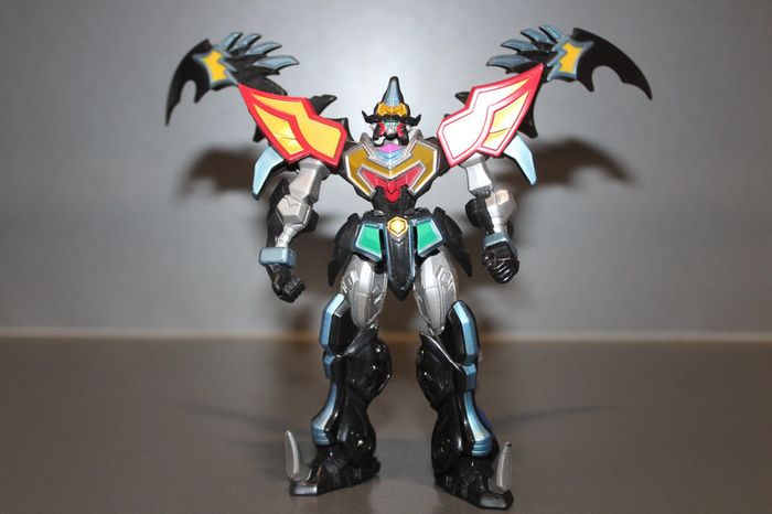 Figurine Retrofire Megazord - Power Rangers