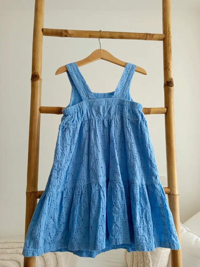 Jolie robe broderie anglaise bleu lavande 7/8 ans - photo numéro 5