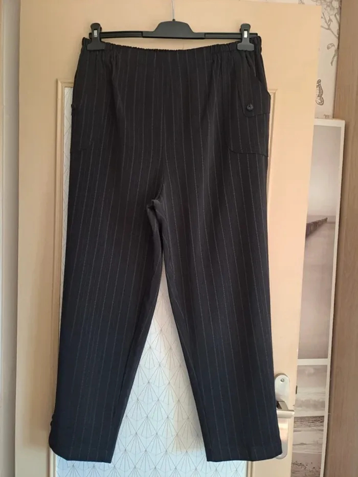 Pantalon femme noir rayé brillant habillé comme neuf T6 = 46