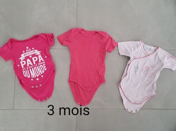 Lot bodys manches courtes 3 mois