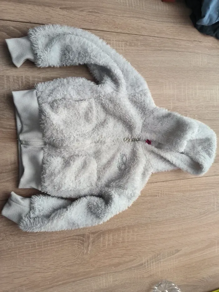 Veste fourrure blanche à capuche