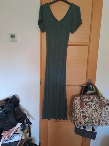 Jolie robe longue en maille légère ajouré  avec son fond de robe taille 36
