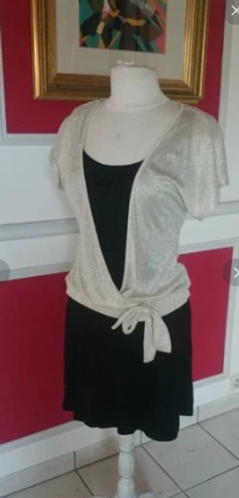 Robe chique cache cache t 38 neuve