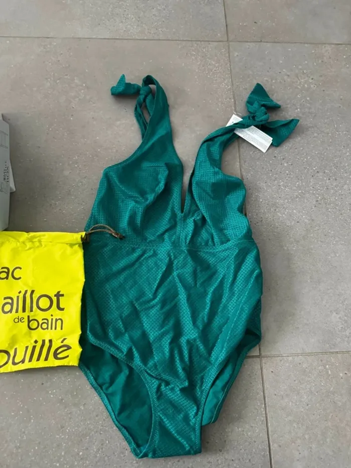 Maillot de bain une pièce princesse tam tam, neuf taille XXS, valeur 89€ - photo numéro 2