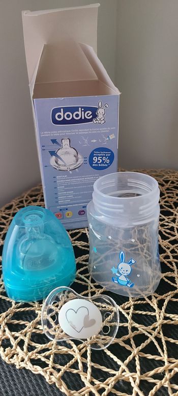 Biberon dodie ANTI COLIQUE et sucette anatomique