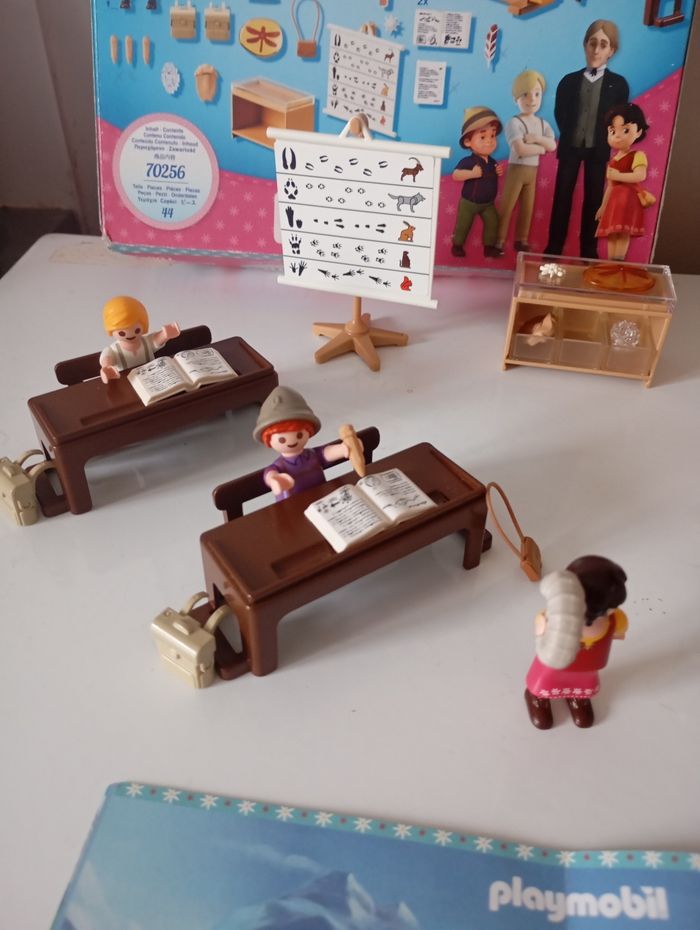 Boîte de playmobil. Salle de classe. N°70256 . Heidi. Très bon état - photo numéro 7