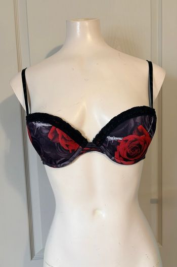 Soutien-gorge Freegun 90B noir motifs roses – TBE