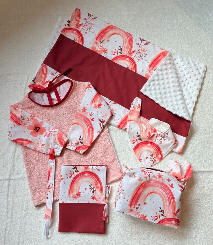 Tablier (bavoir manches longues) motifs Arc-en-ciel T.18-24 mois - photo numéro 3