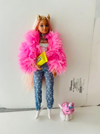 Poupée Barbie extra 