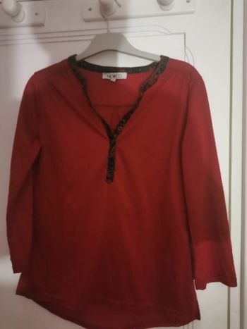 Polo manches longues fantaisie T. 36avec boutons col V