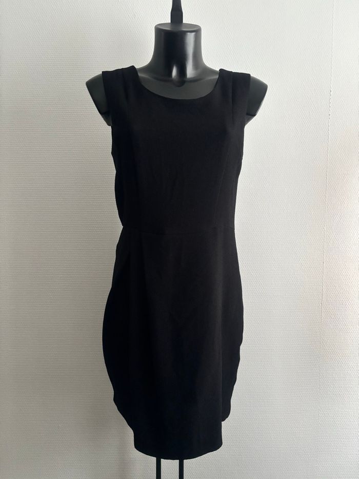 Robe noire classique neuve